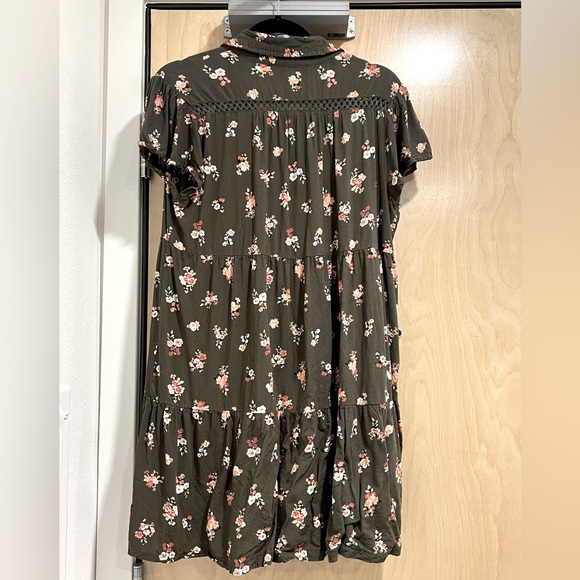 Jamie & Layla Flowered Petite Dress - Picture 3 of 7